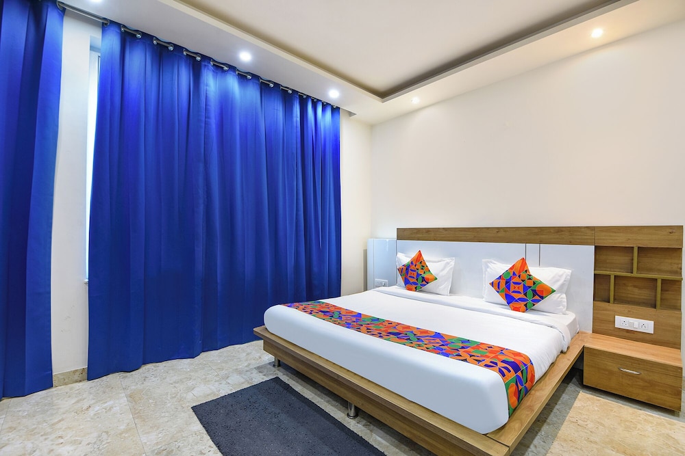 Fabhotel Skylight Inn