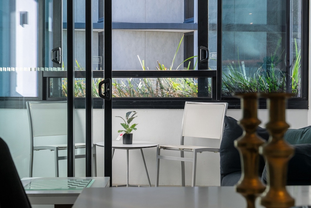 City Escape With Balcony & Resort-style Amenities