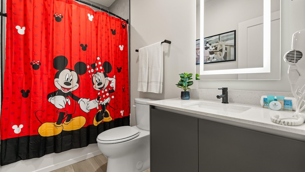 Contemporary 4BR Townhome With Pool Themed Rooms