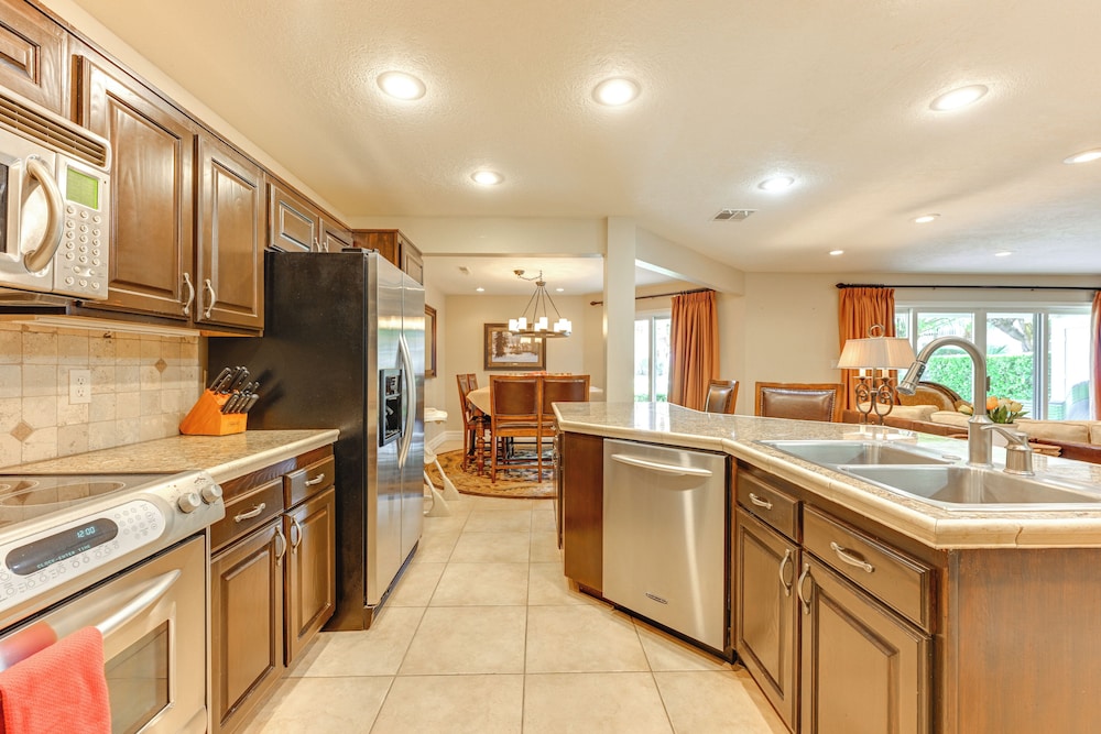 Golf Getaway 5 Mi to Dtwn: Las Palmas Resort Condo