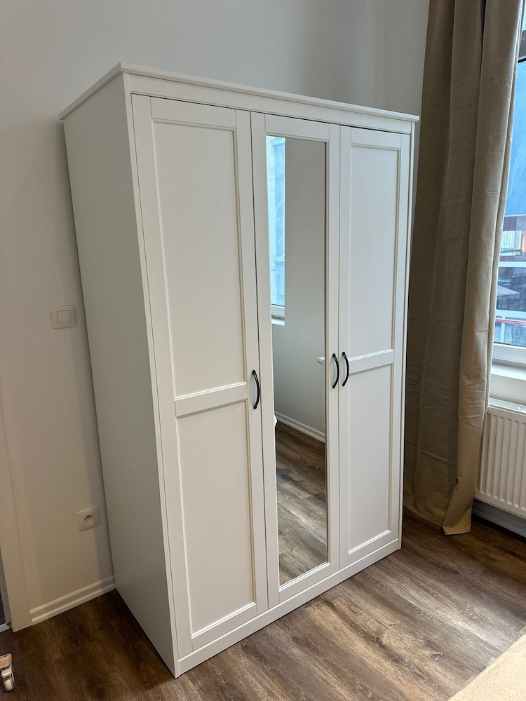 Stylish 1BR plus LR Apt Ghent Castle