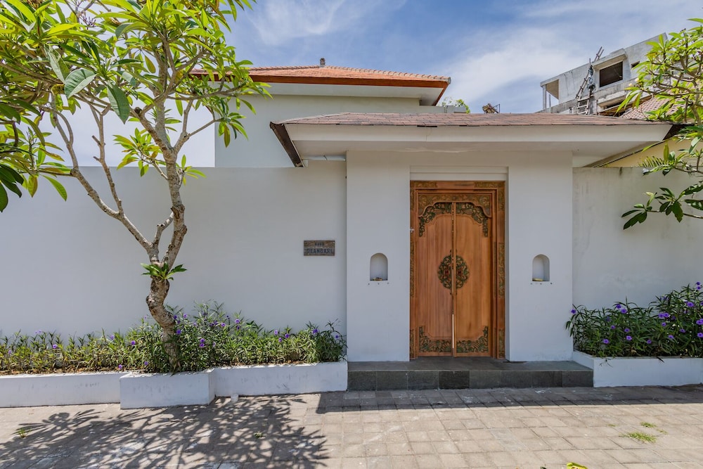 Kubu Deandari Guest House