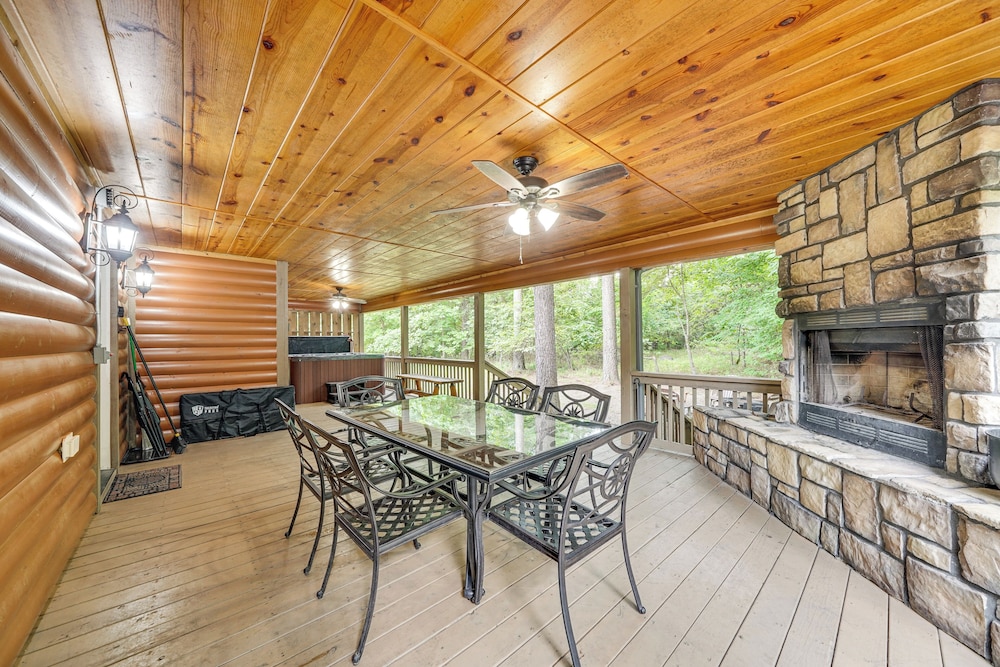 Pets & Families Welcome: Secluded Broken Bow Cabin