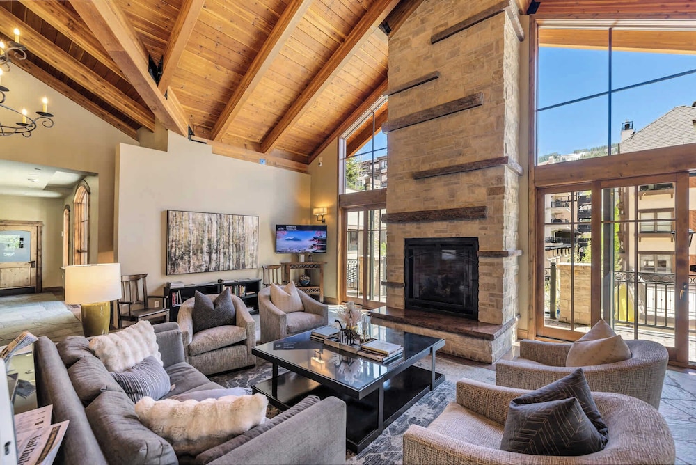 Landmark Vail - Charming Condo for 8 with Resort-style Amenities