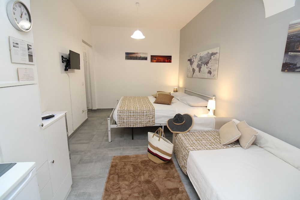 SUMMER ROOM