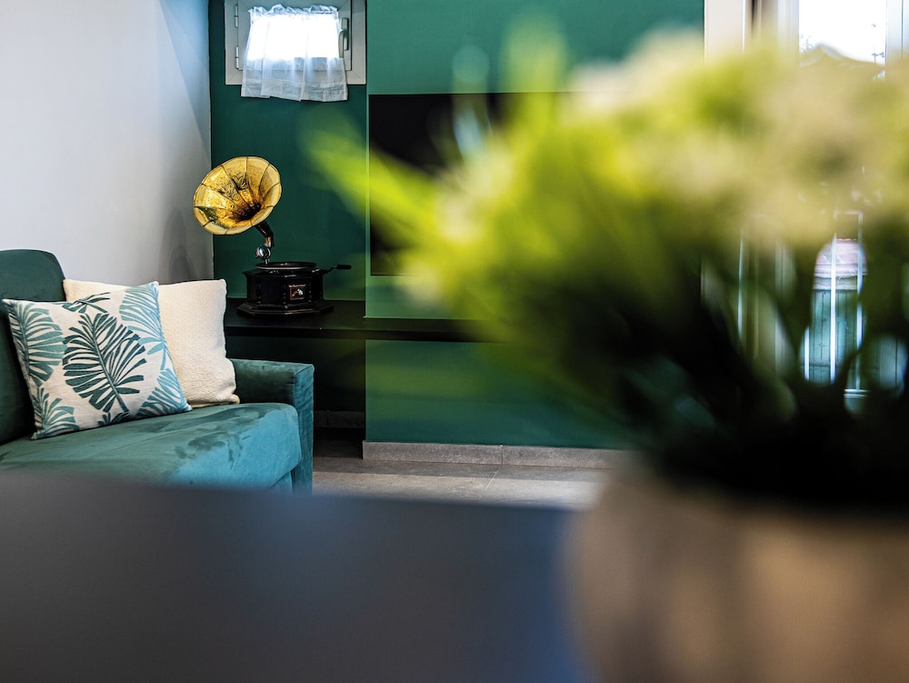 Alyde Apartments