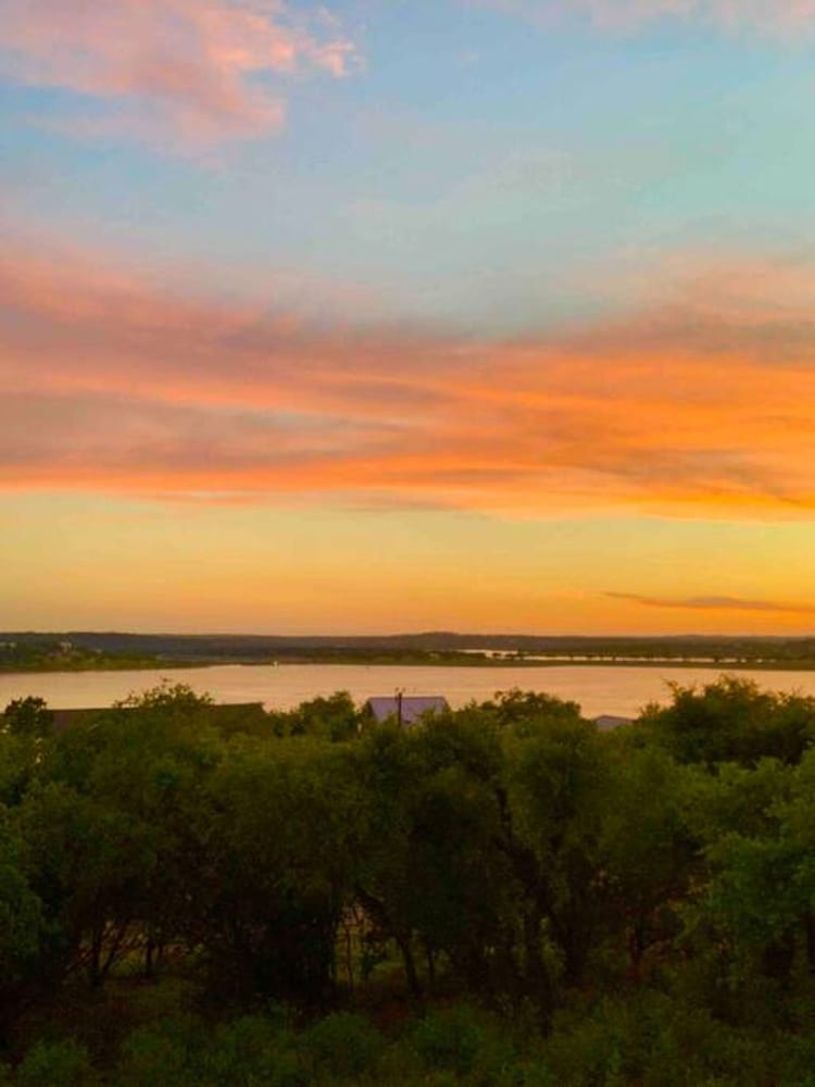 4 3 two King Beds Perfect Sunset Lake Views Pickleball Fire pit Lvl2 EV POA Pool
