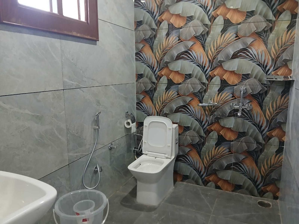 Aarav Hotel