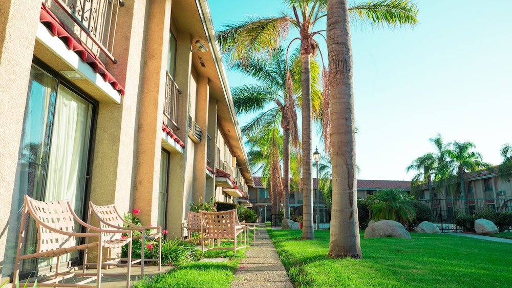 Motel 6 Anaheim Hills — photo 21