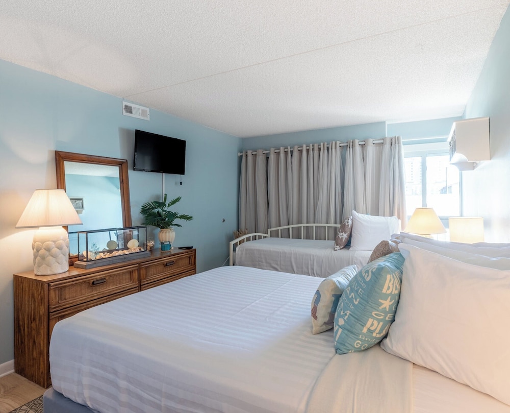 Bay Club Resort by Coolvacay
