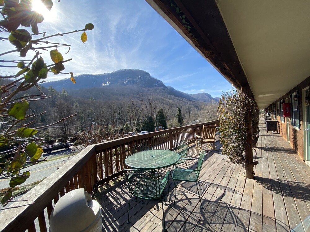 The Chimney Rock Inn & Cottages
