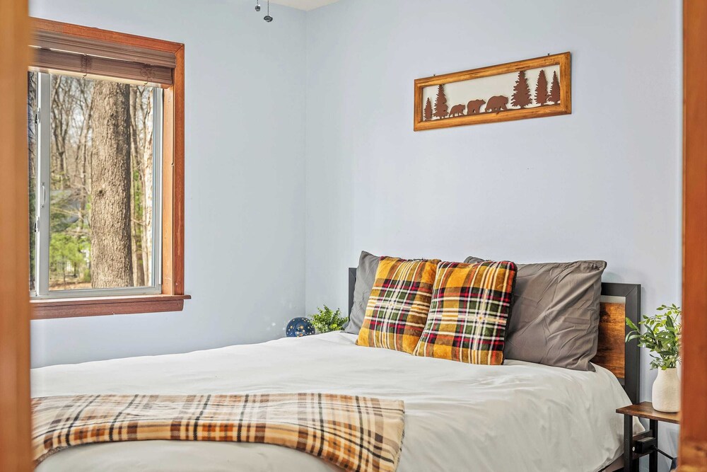 Stylish Renovated Home Open Layout, Coffee Bar + Near Hiking & Waterfalls