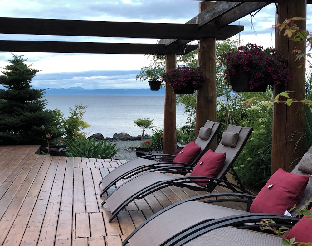 Qualicum Breeze Beach Resort