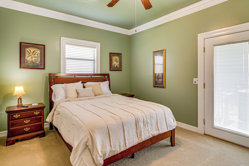 Private Pier, Porch! Quiet Lake Livingston Retreat
