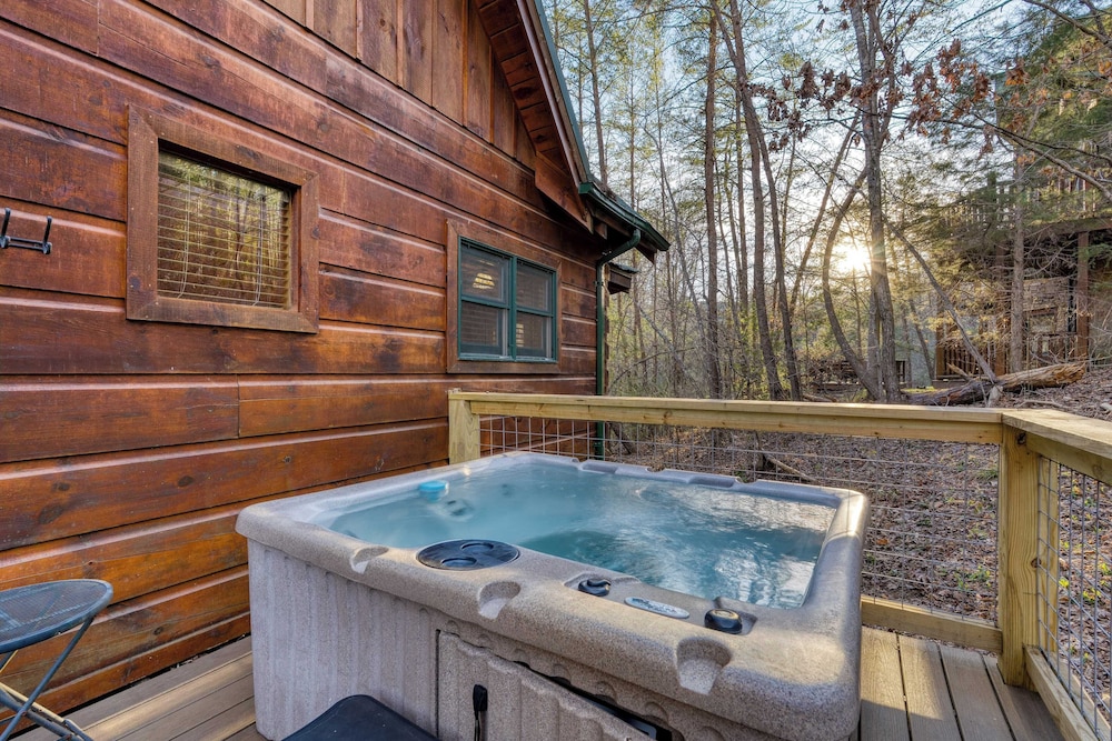 Hottub, Game Room, Forest Views, Near Gatlinburg Four Bears Lodge by Avantstay