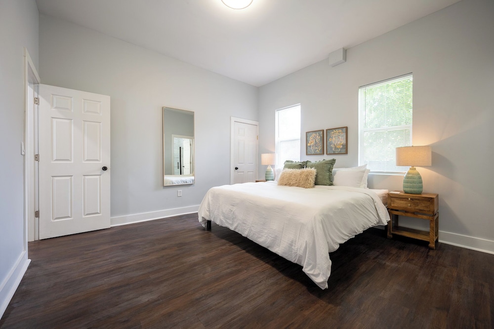 Spacious 5-Bedroom Blue Bungalow