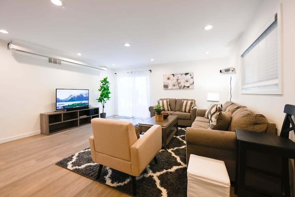 @ Marbella Lane - Exquisite Home 3BR