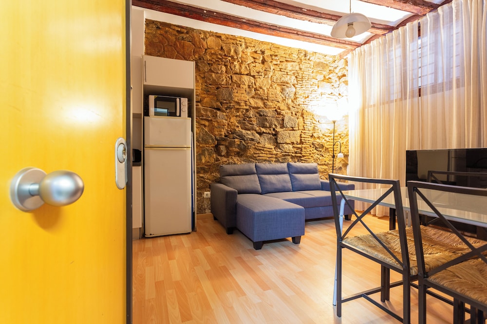 Apartment Near Las Ramblas For Families Or Friends