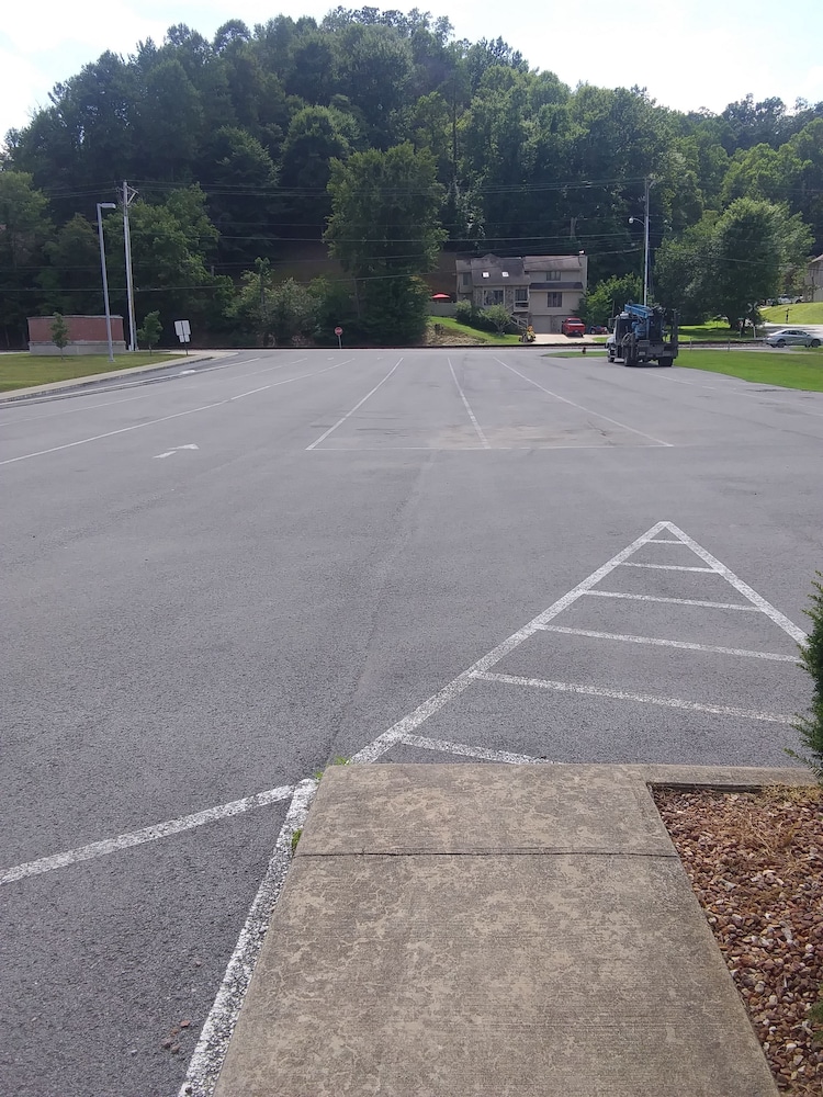 Brookshire Inn & Suites