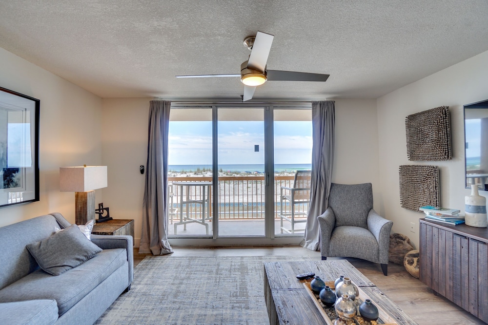 Pelican Beach Resort by Panhandle Getaways