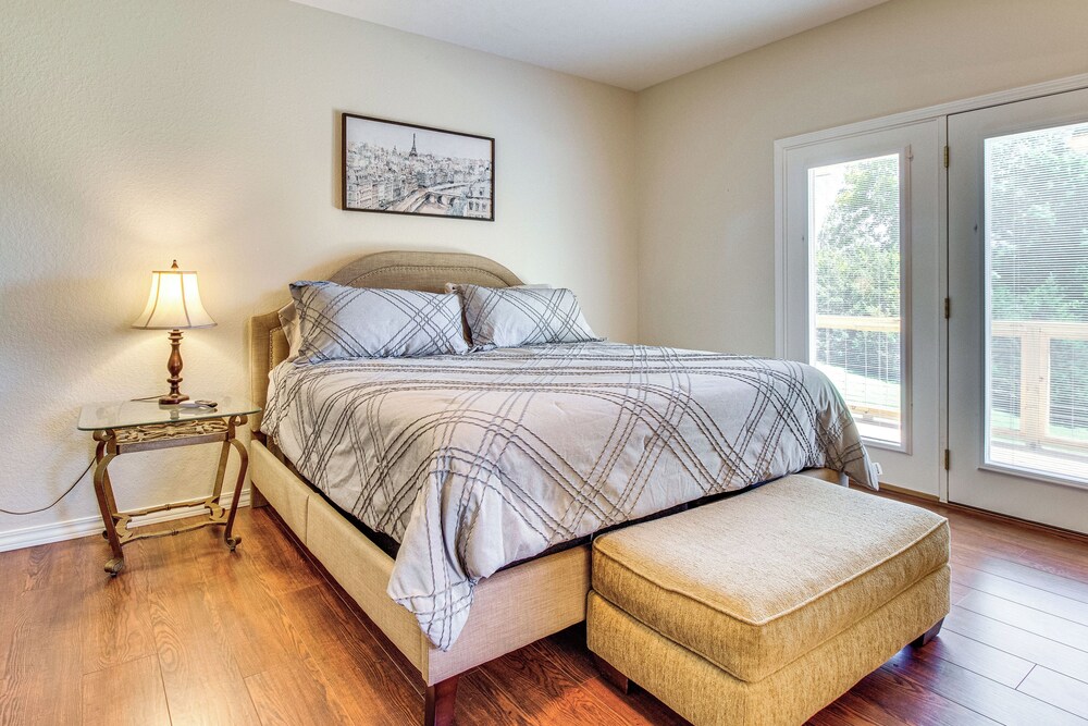 Near Bull Shoals Lake: Spacious Golfer's Getaway!