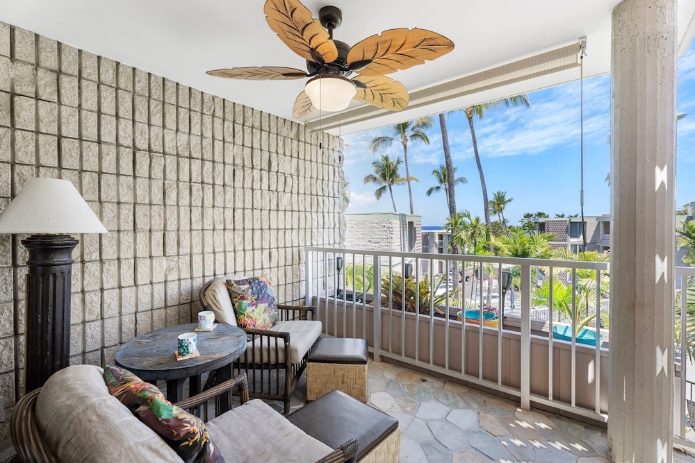 Oceanview Kona Condo - Pool, Lanai, Walk to Town - Vrkcv