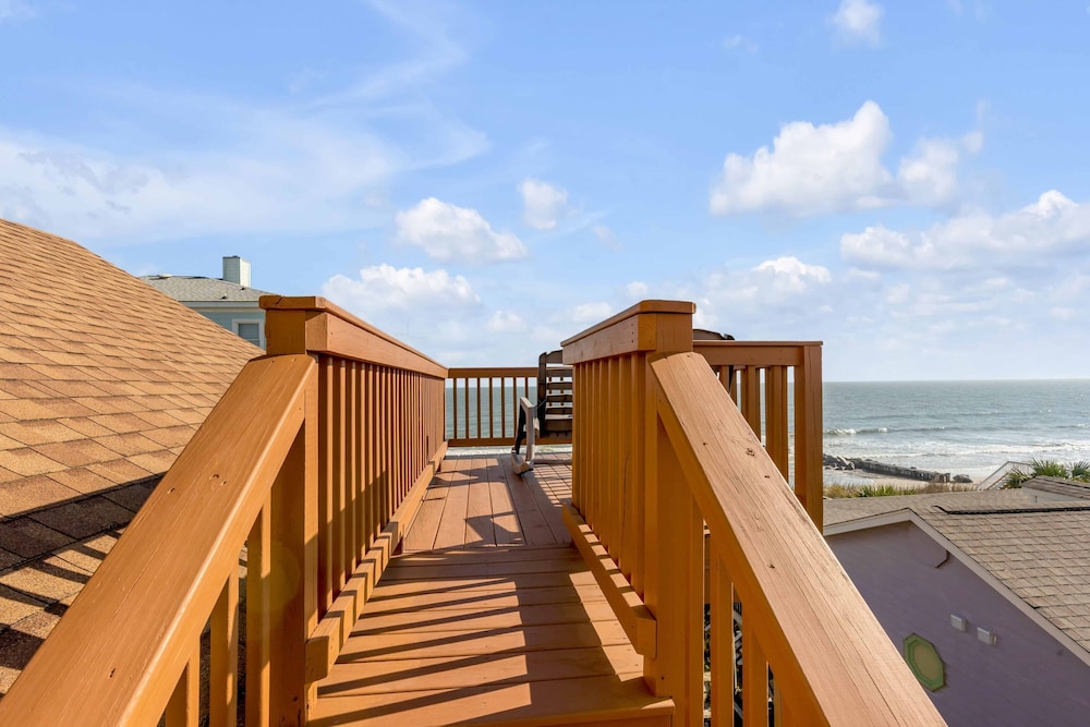 Oceanfront w Pool Panoramic Deck Views 5bdr Folly Ocean Breeze by Avantstay