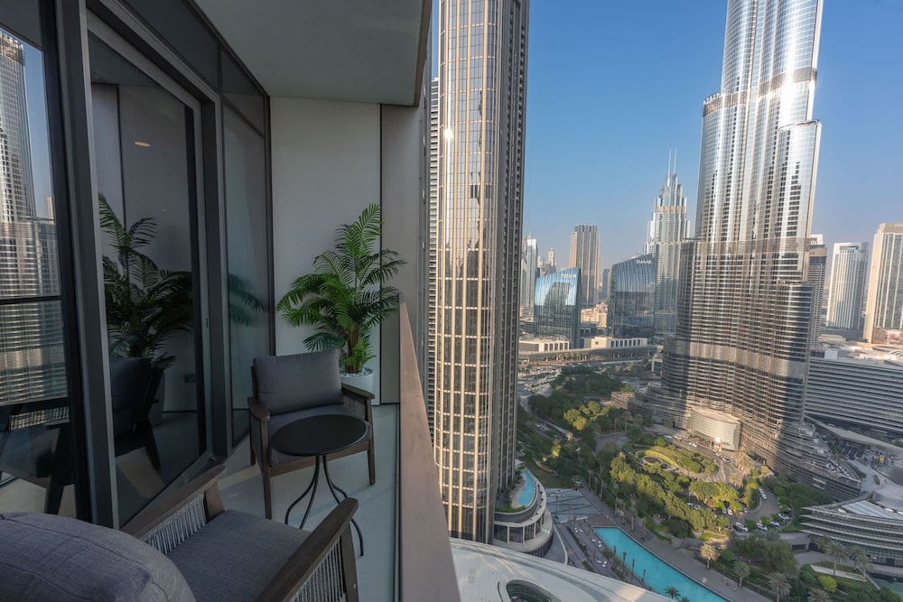 Cozy 2-bedroom Apartment Perfect for Family in Downtown With Burj Khalifa Views