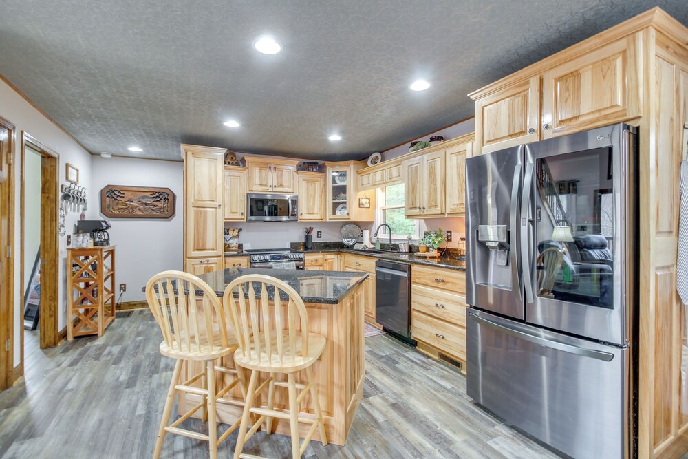 Community Perks: Mtn-view Ellijay Cabin w/ Hot Tub
