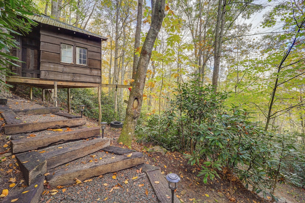 10 Mi to Sugar Mtn: Blue Ridge Family Cabin