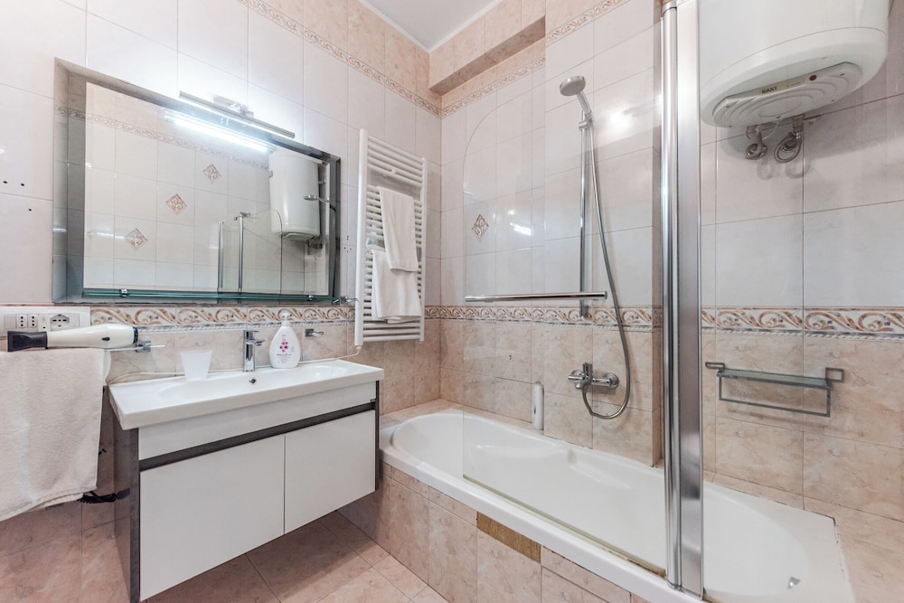 Vollga Luxury Seafront Suite