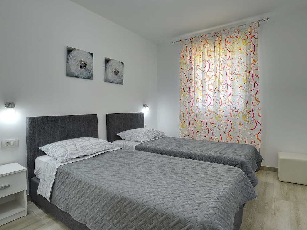 Villa in Marcana With Pool and Adriatic Views