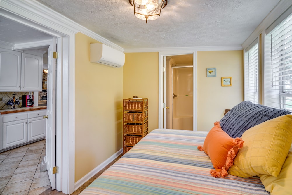 Miscellaneous Market Vacations - Lakefront Jonesville Cabin w/ Dock  Fire Pit! - Property Image 3