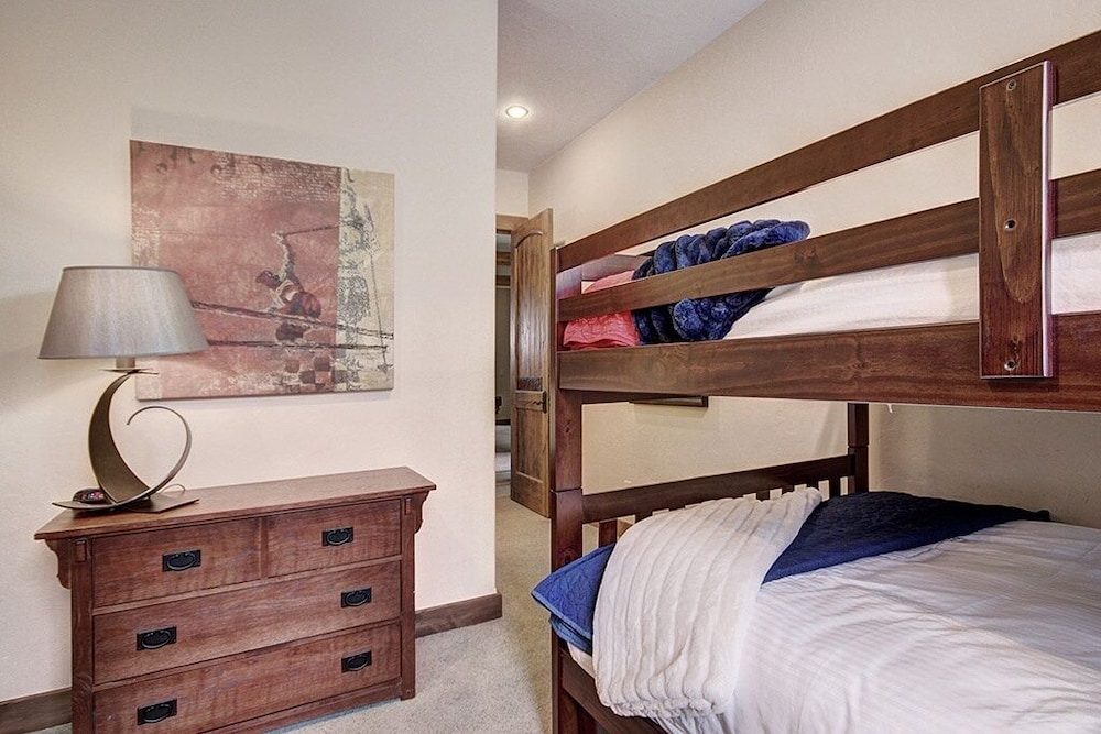Mountain Majesty Manor 5 Bedroom Home by RedAwning