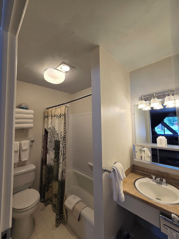 Chateau Rouge Condominiums view 5