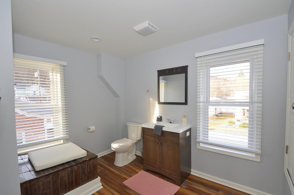 Broadway Cottage - Convenient Location!