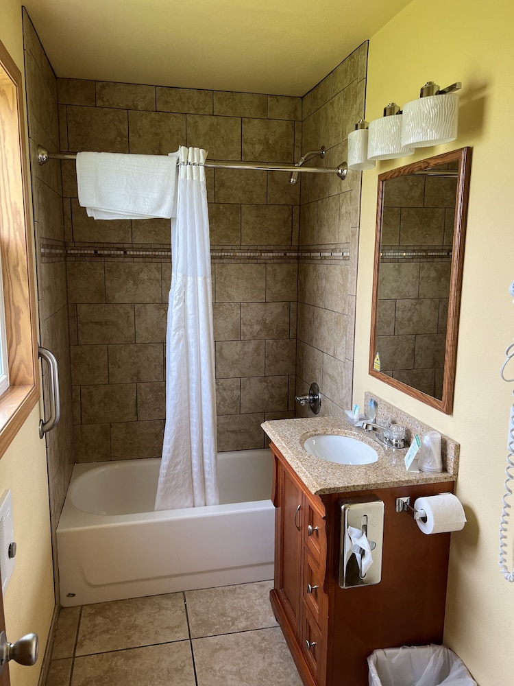 All Star Inn & Suites