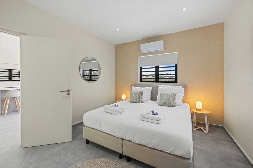 Villa Solana with private pool, Mambo Beach