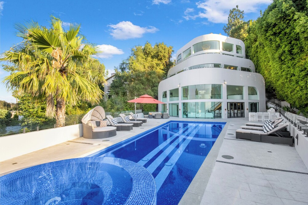 Los Angeles Vacations - Bel Air Yacht Mansion - Property Image 2