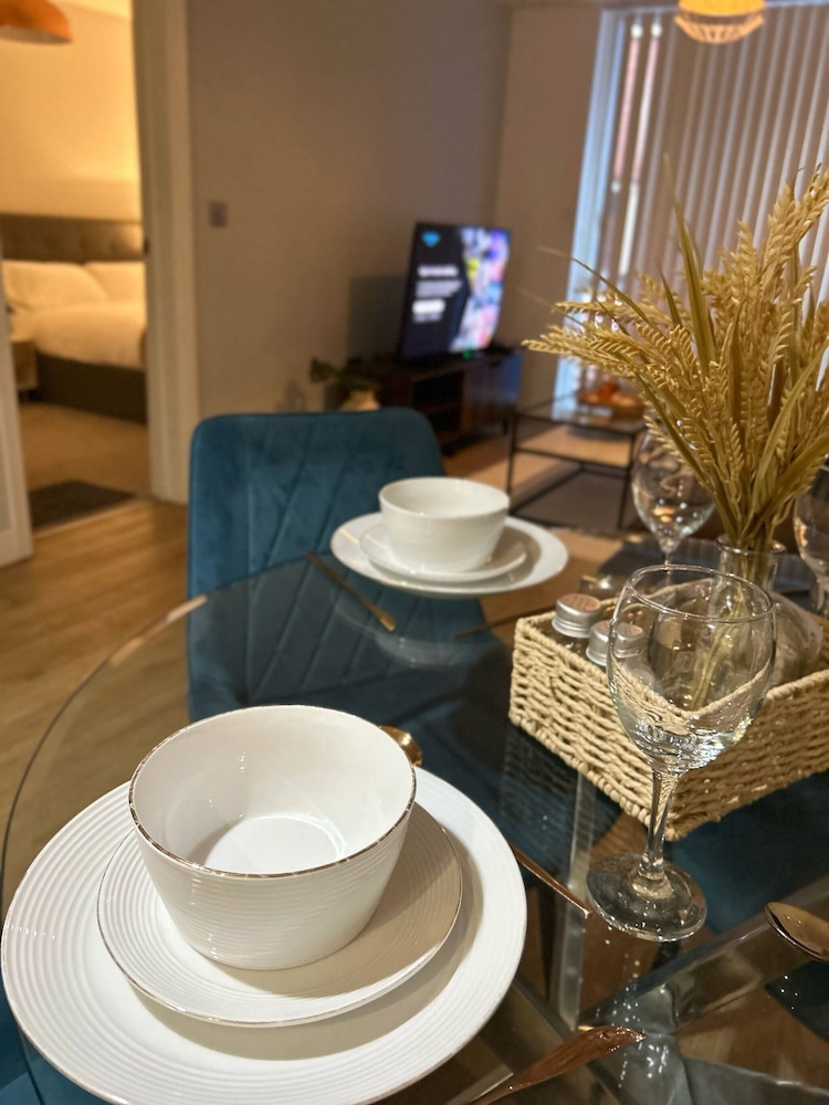 The Dyche - Central Manchester Spacious Apartment - Local Attractions