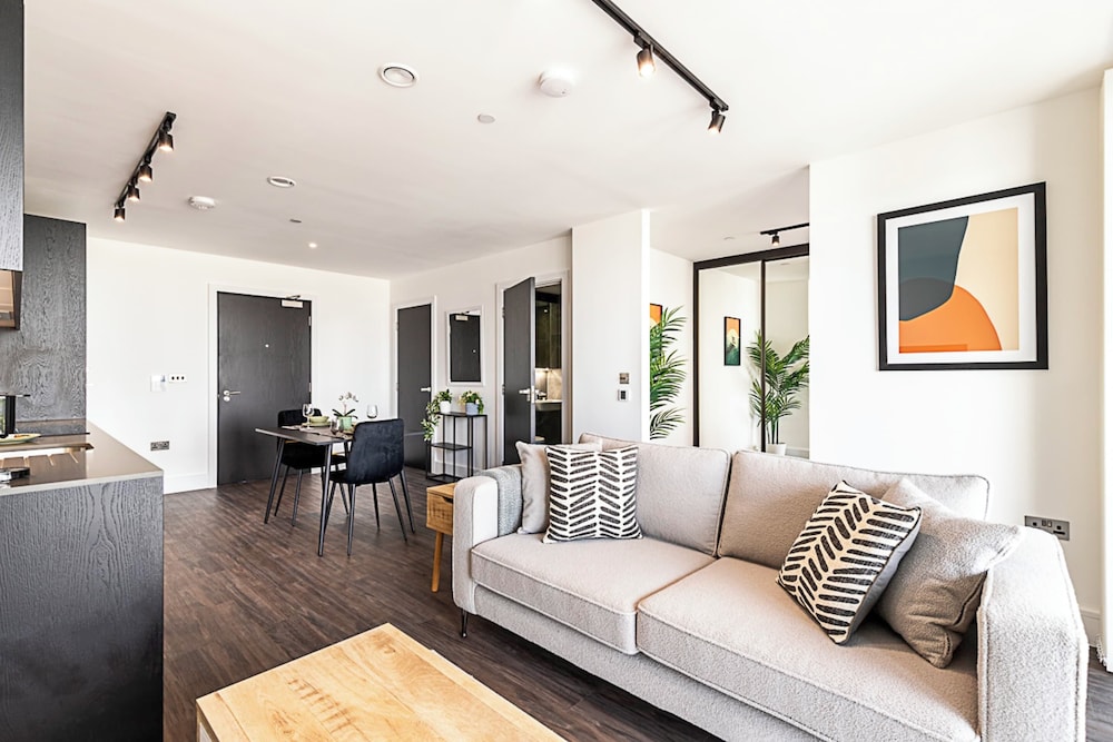 Sky-High Studio with Stunning Views