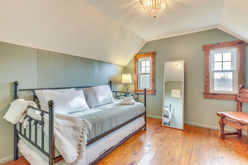 Grill & Fire Pit: New Market Getaway on 3-acres!