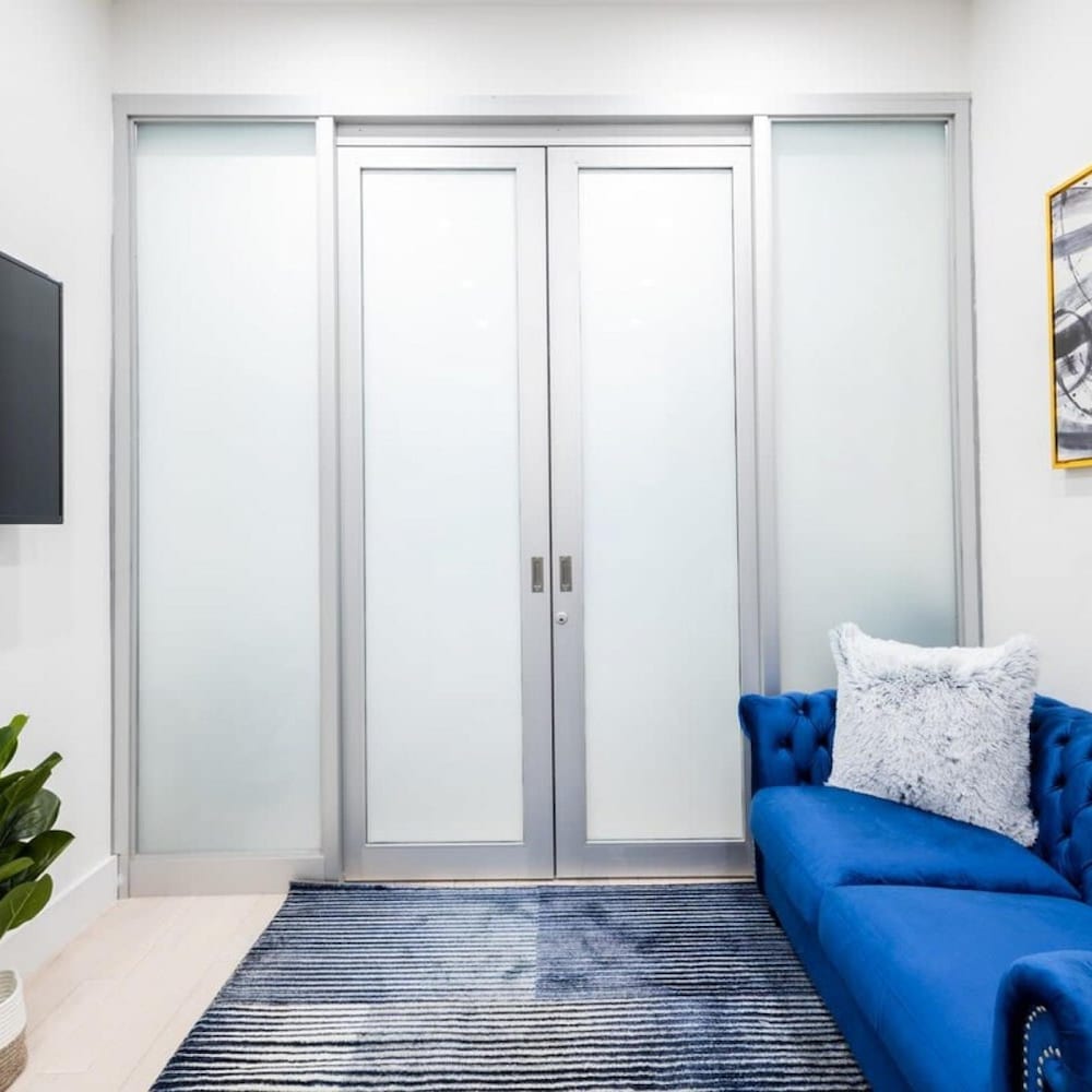 317-1an - New Modern 1BR W D Walk to Central Park