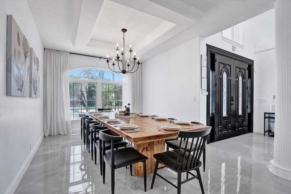 6br Elegant Hollywood Lakes Mansion W/ Pool & Spa 6 Bedroom Home