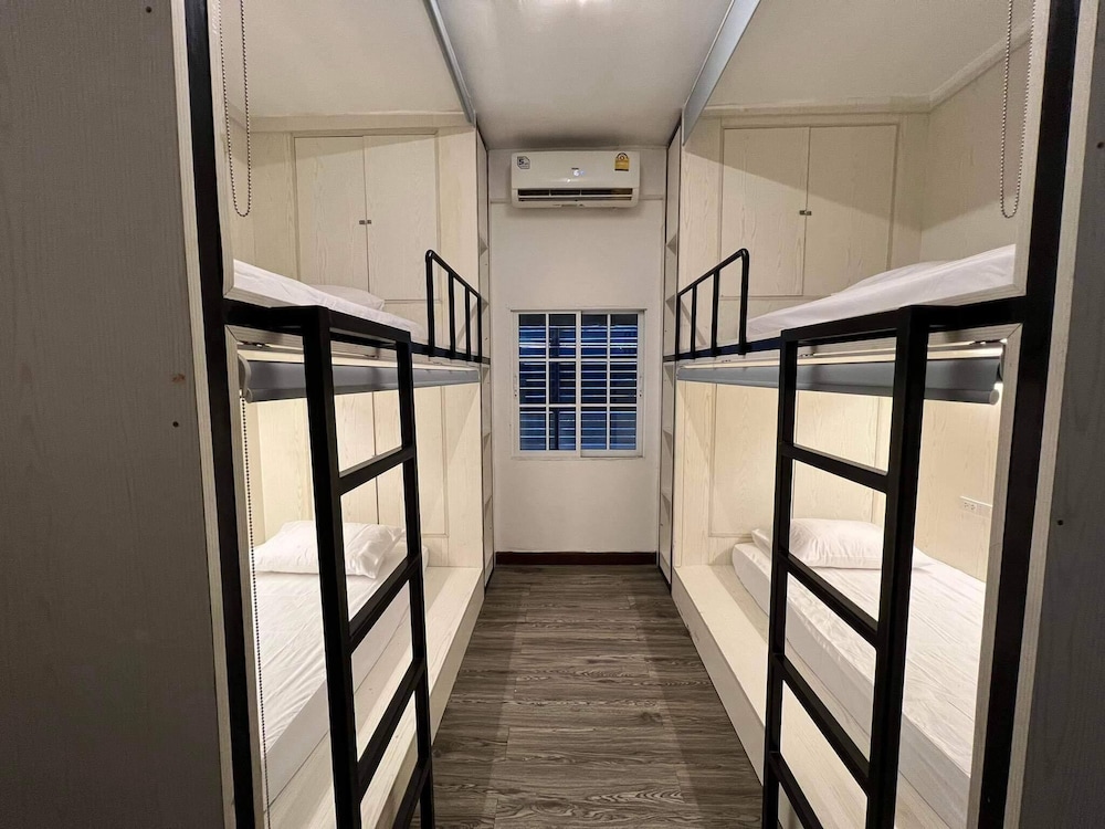 comfy crib hostel