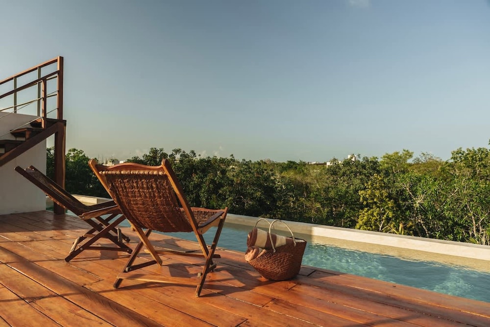 Luxury Jungle Retreat Sleeps 10 Rooftop Pool