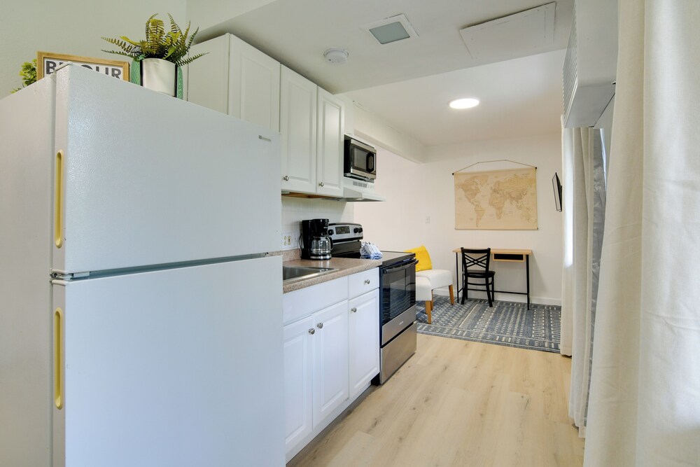 Charming Studio w/ Pool & Table Rock Lake Access!