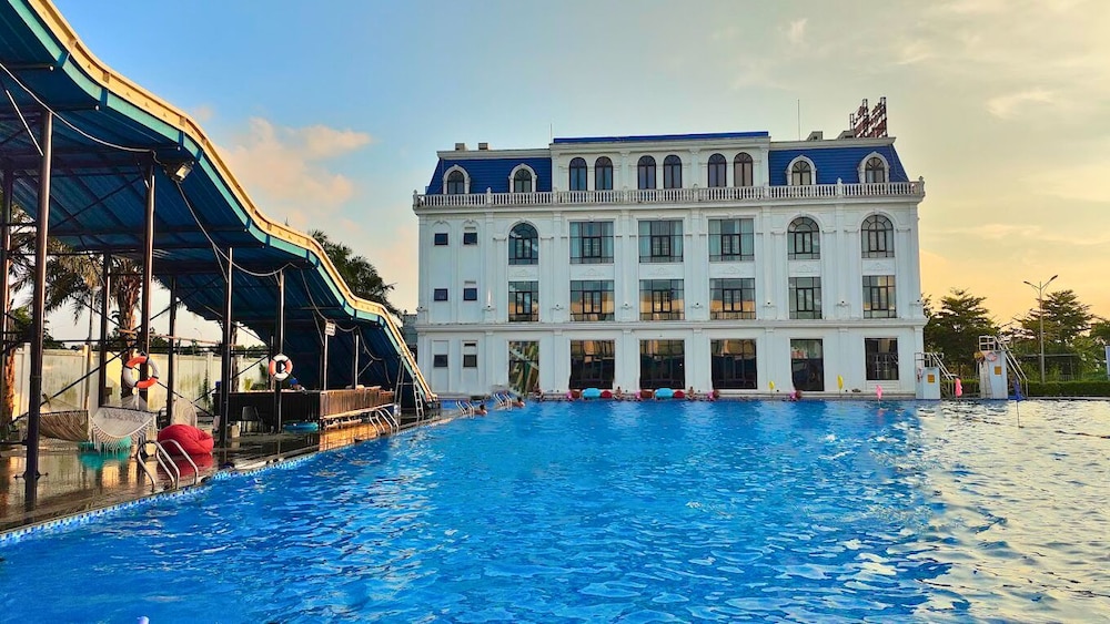 Adamo Hotel Hung Yen