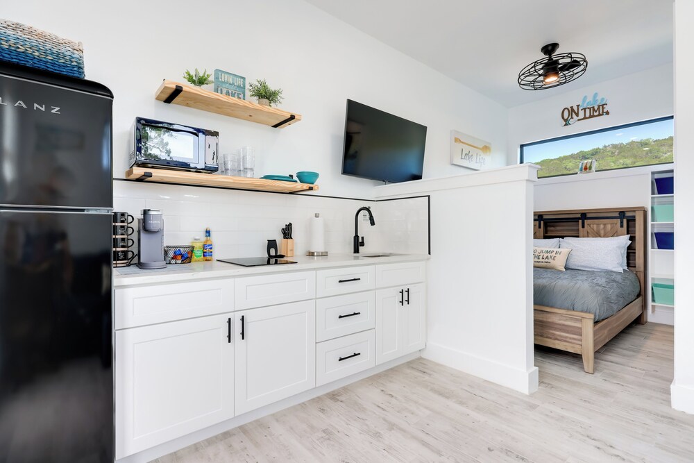 Cozy Canyon Lake Studio w/ Forest & Creek Views!