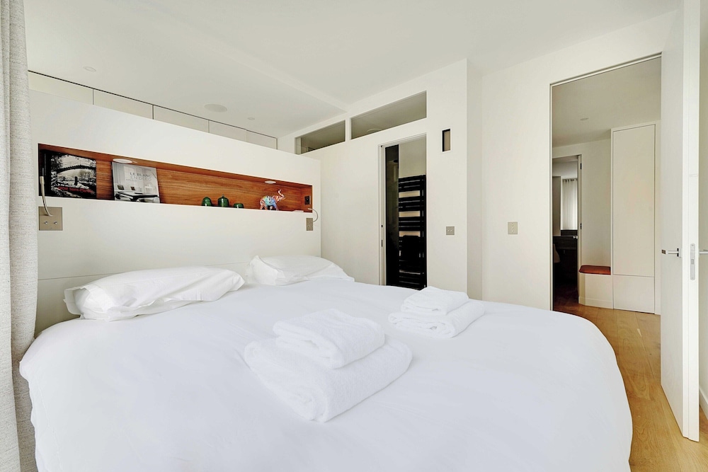 Exclusive Apt w/ Rooftop -2bd/4p Porte D'auteuil view 4